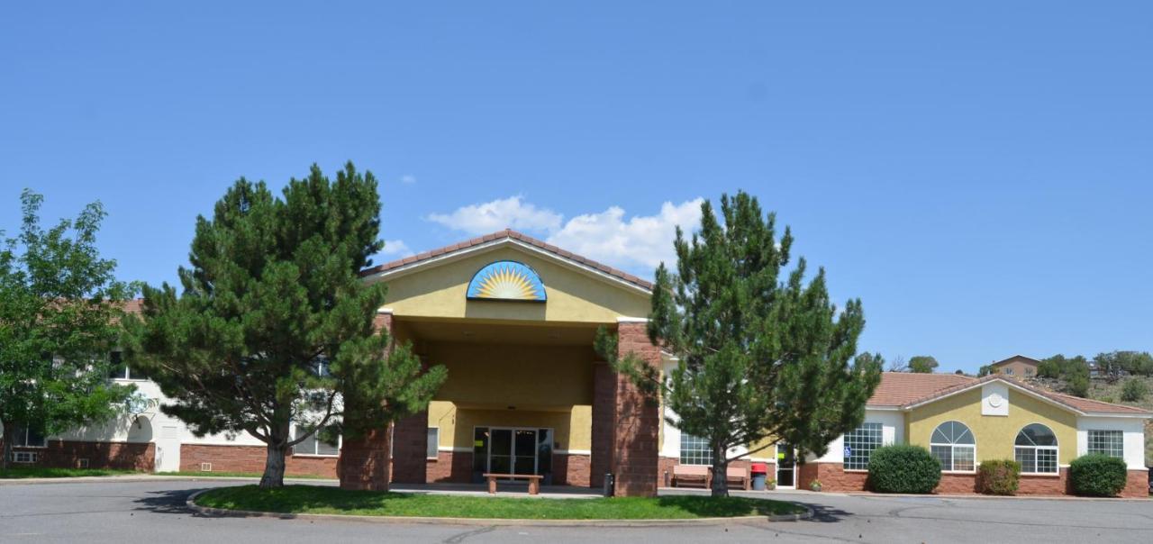 Days By Wyndham Capitol Reef Hotel 2*