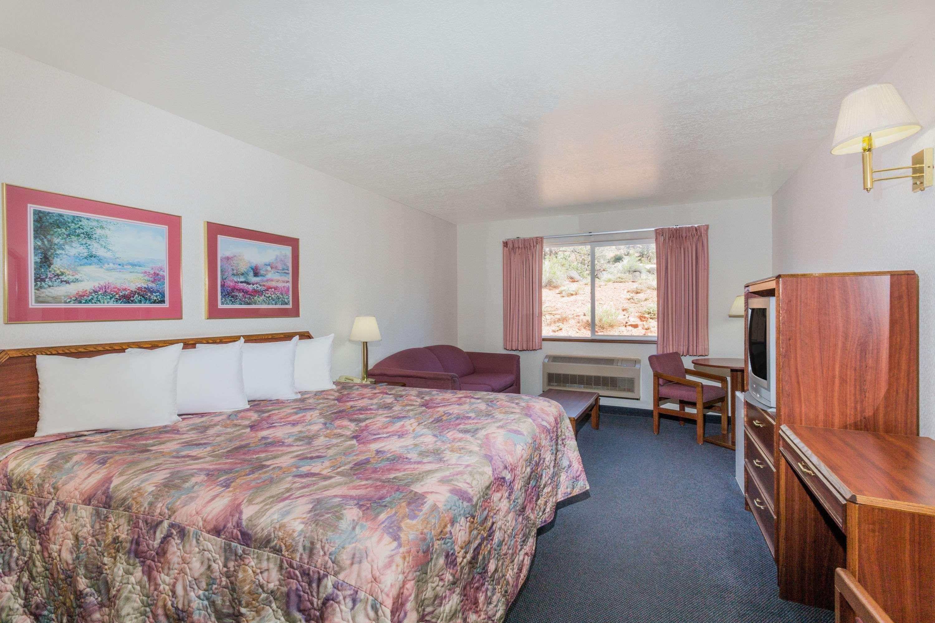 Days By Wyndham Capitol Reef 2*