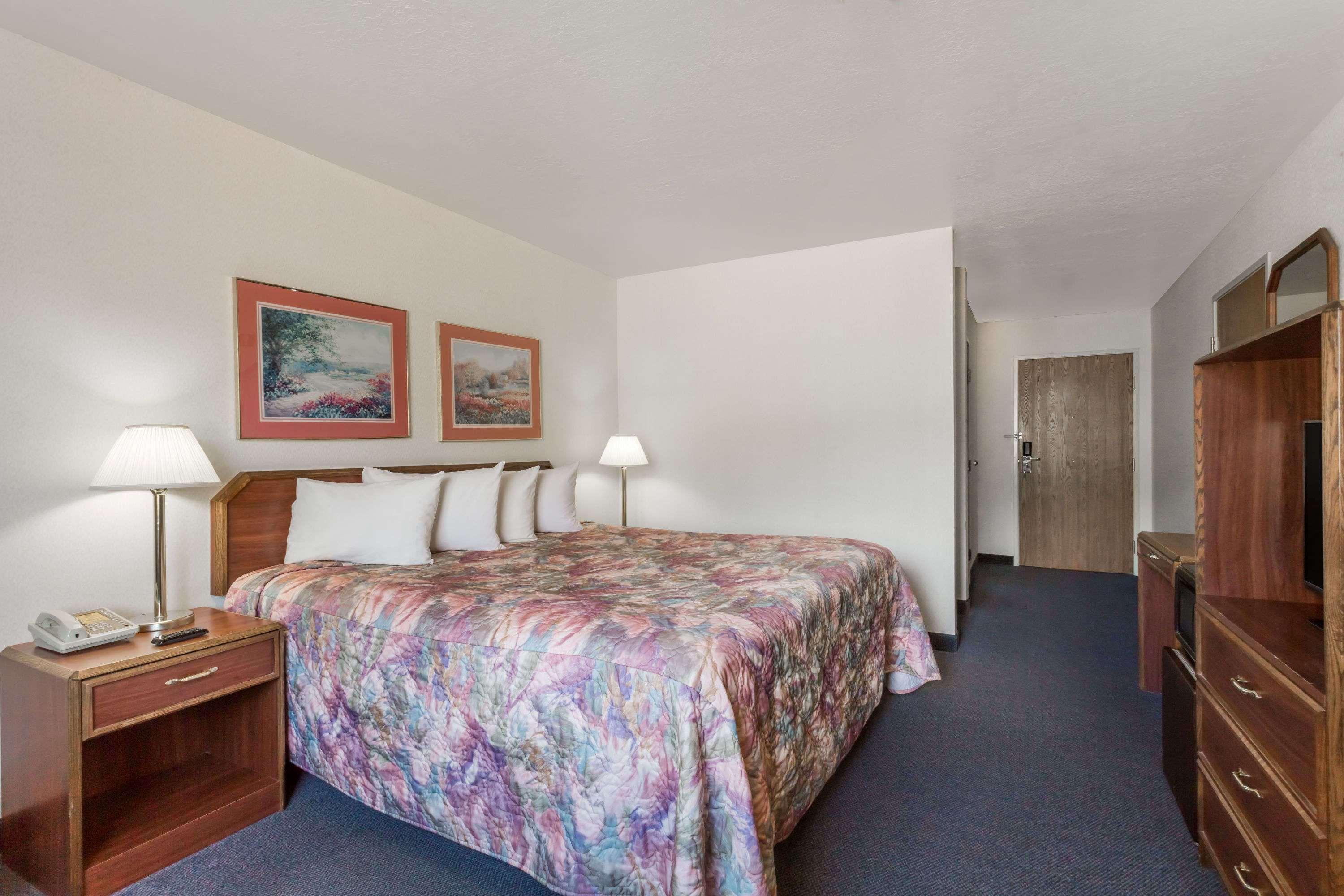 Hotel Days By Wyndham Capitol Reef 2*